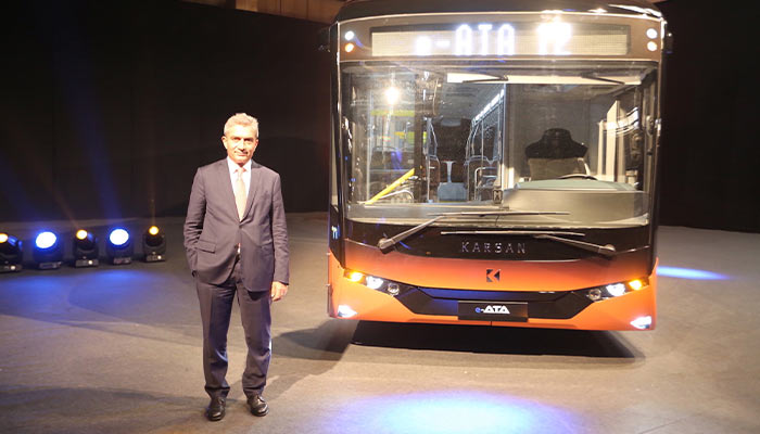 Elektrikli Karsan e-ATA’nın ilk teslimatı Romanya’ya! 2 Mobilitenin geleceğinde bir adım önde olma vizyonuyla çağın ihtiyaçlarına uygun toplu taşıma çözümleri sunan Karsan, Avrupa pazarında elektrikli ürünleriyle büyümeye devam ediyor.