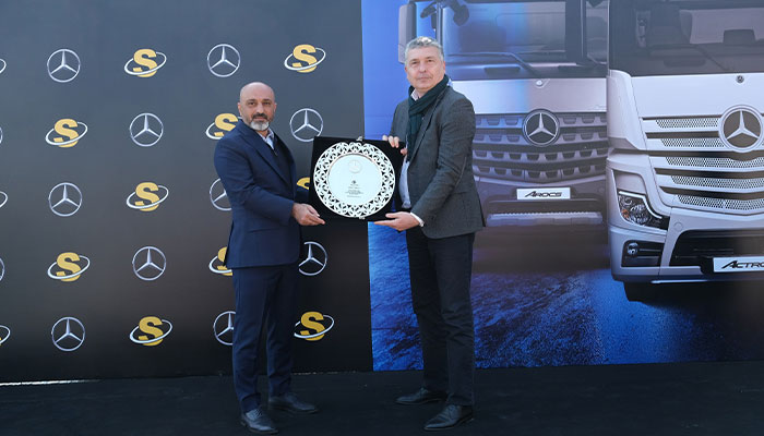 Sarılar Grup Genel Müdürü Ahmet Sarı, Mercedes-Benz Türk İcra Kurulu Başkanı Süer Sülün