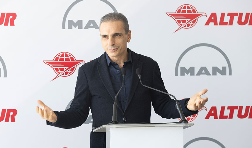 MAN'dan 2024’ün ilk büyük teslimatı ALTUR’a yapıldı 4 MAN Kamyon ve Otobus Ticaret A.S. Genel Mudur Tuncay Bekiroglu