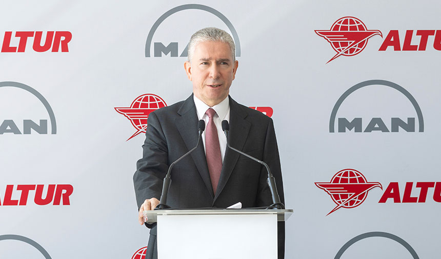MAN'dan 2024’ün ilk büyük teslimatı ALTUR’a yapıldı 5 MAN Kamyon ve Otobus Ticaret A.S. Otobus Satis Direktoru Can Cansu