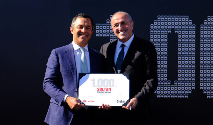 Otokar Genel Müdürü Aykut Özüner-Altur Turizm Yönetim Kurulu Başkanı Abdurrahim Albayrak