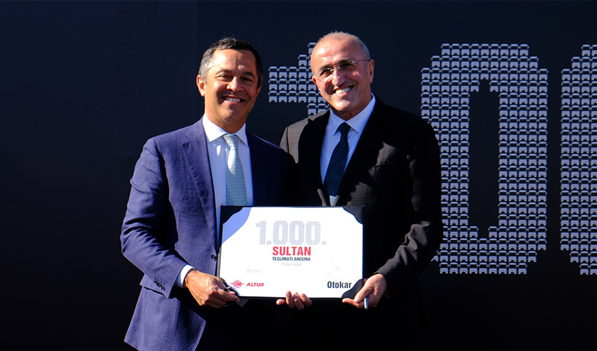 Otokar Genel Müdürü Aykut Özüner-Altur Turizm Yönetim Kurulu Başkanı Abdurrahim Albayrak