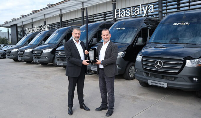 Zemzem Turizm'in Tercihi Mercedes-Benz Sprinter Minibüsten Yana