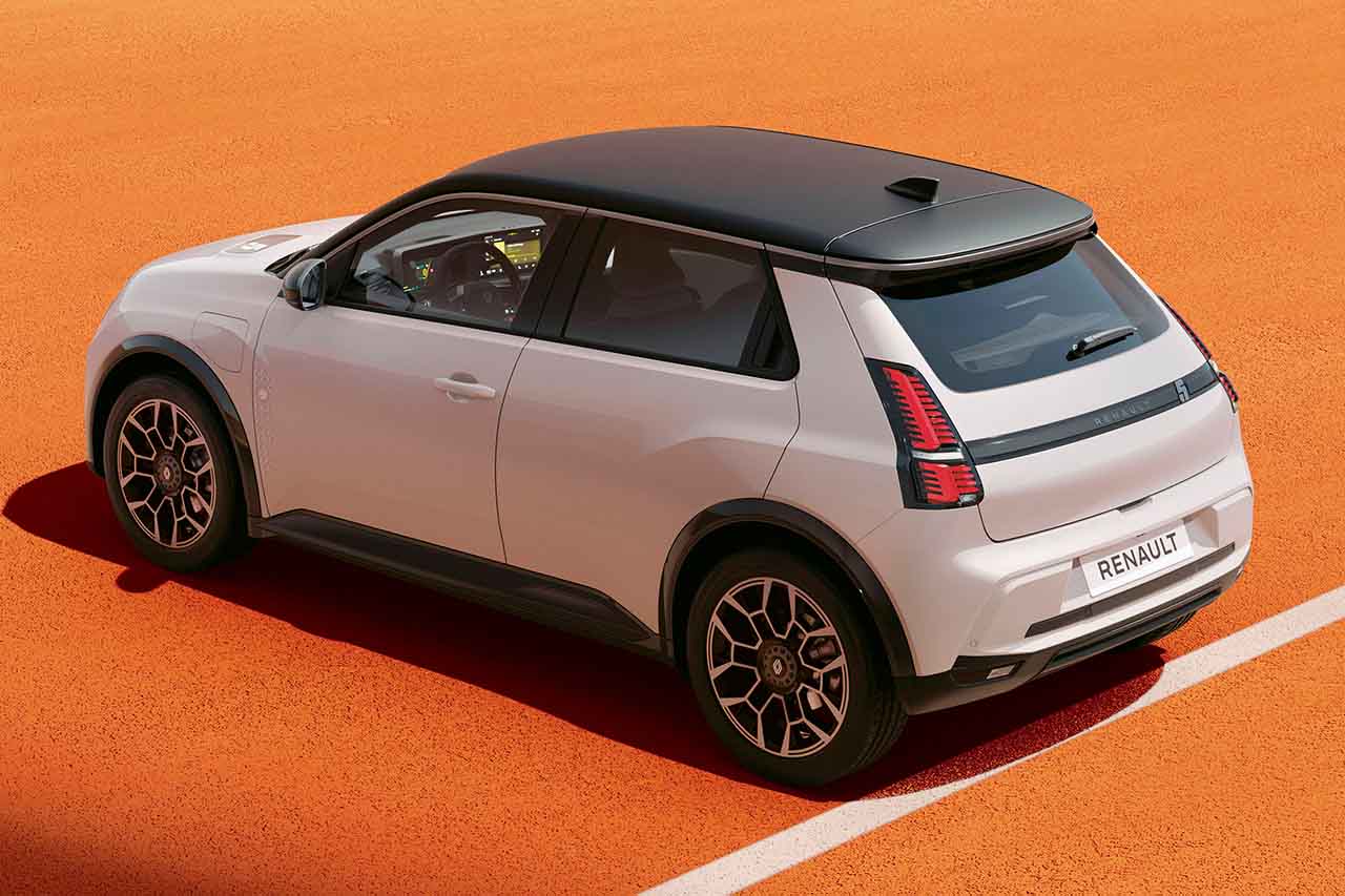Renault, 2022 yılından beri premium iş ortağı olduğu Roland-Garros’ya (Fransa Açık Tenis Turnuvası) özel bir Renault 5 E-Tech versiyonu üretti.