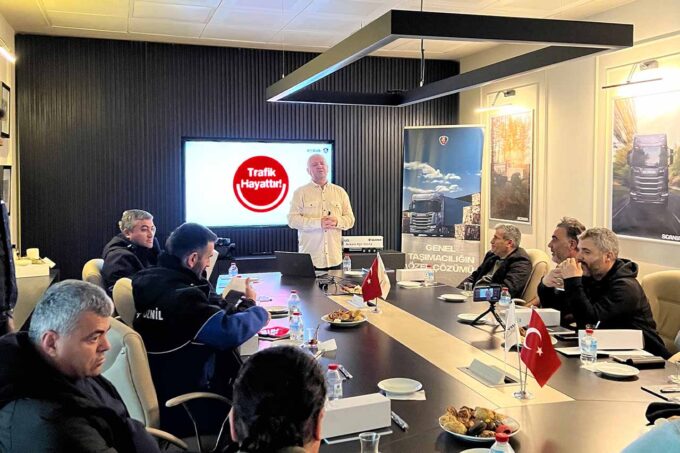 Scania kullanıcıları için güvenli sürüş teknikleri eğitimi