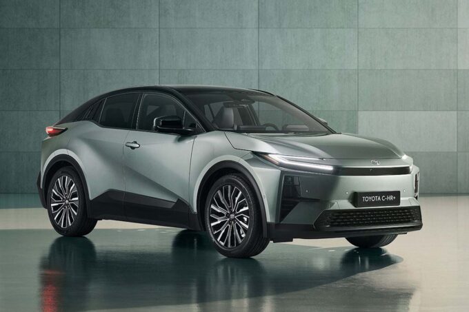 Toyota'dan sofistike bir elektrikli, Yeni Toyota C-HR+