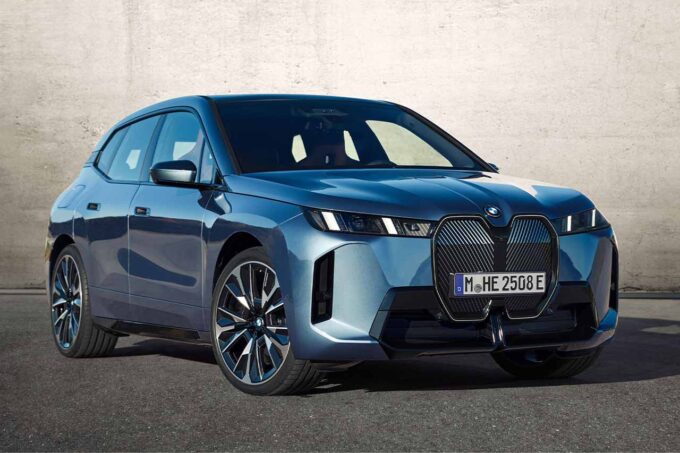 Yeni BMW iX xDrive60  701 km menziliyle Türkiye'de