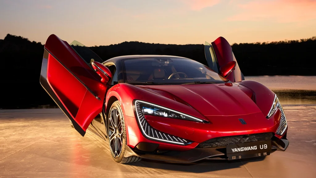 Avrupa’da İlk: BYD’nin U8 ve U9 Modelleri İstanbul’da Tanıtıldı 4 BYD YANDWANG U9