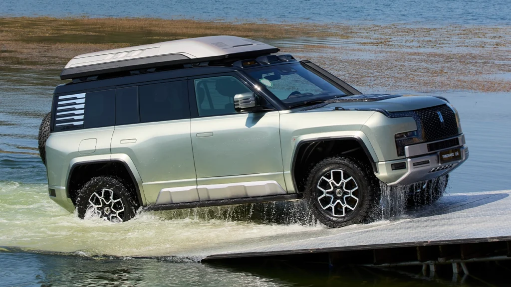 Avrupa’da İlk: BYD’nin U8 ve U9 Modelleri İstanbul’da Tanıtıldı 5 YANGWANG U9 Su Showu