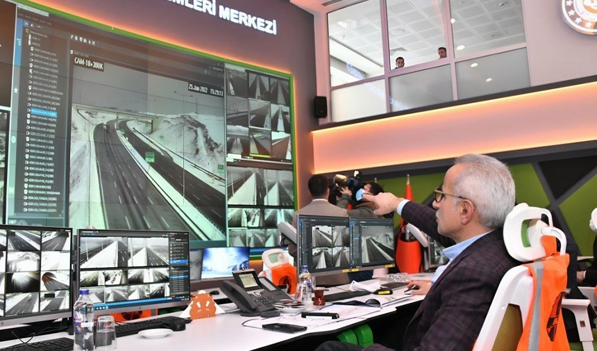 Ulaştırma ve Altyapı Bakanı Abdulkadir Uraloğlu...