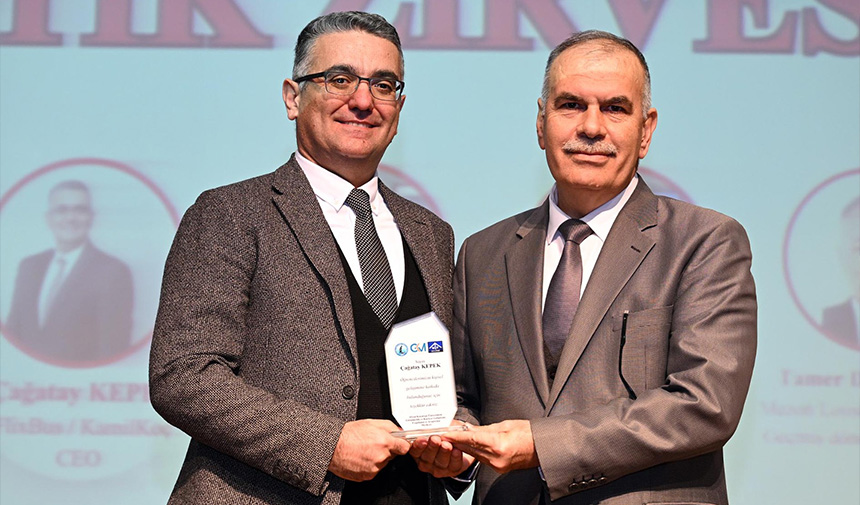 Cagatay Kepek Aydin Uni. plaket takdimi