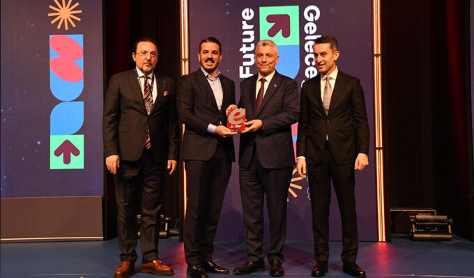 Horoz lojistik bakan bolat odul