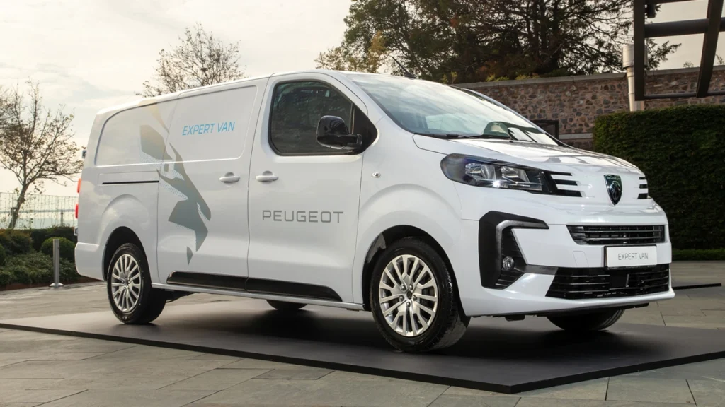 Peugeot Expert Traveller'in Türkiye'de Üretimi Başladı! 3 Peugeot Expert Van Turkiyede Satisa Sunuldu