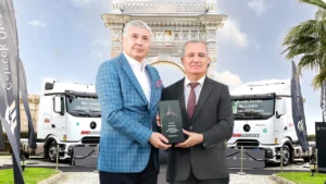 Mercedes Benz Turk Icra Kurulu Baskani Suer Sulun Mars Logistics Yonetim Kurulu Baskani Garip Sahillioglu