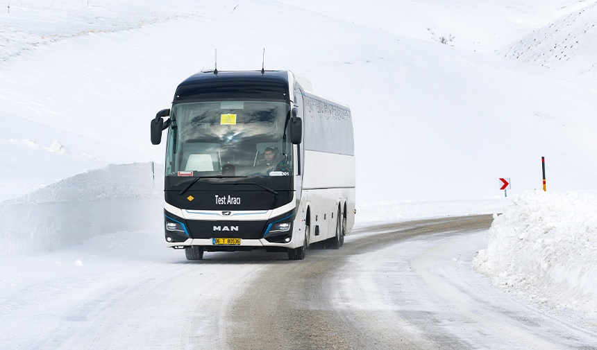 Man Lions Coach E winter test 4