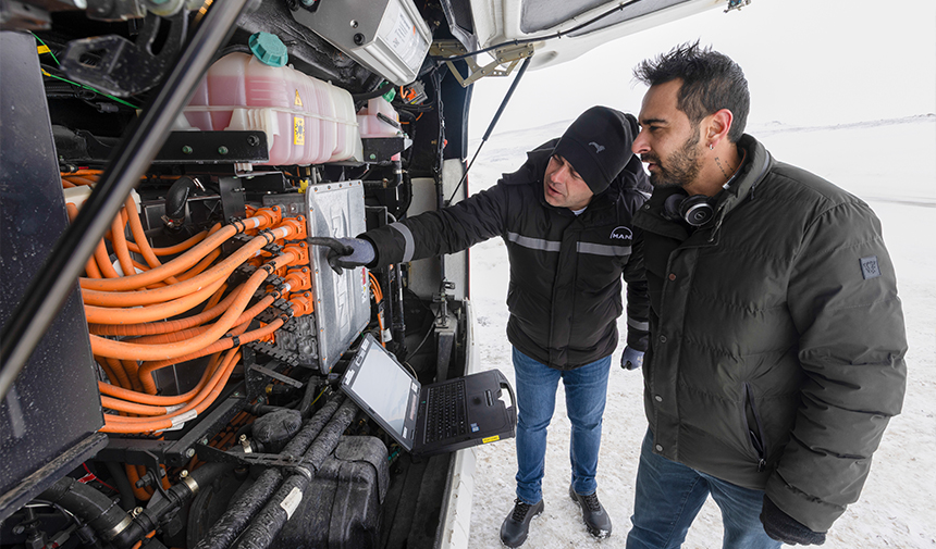 Man Lions Coach E winter test 7