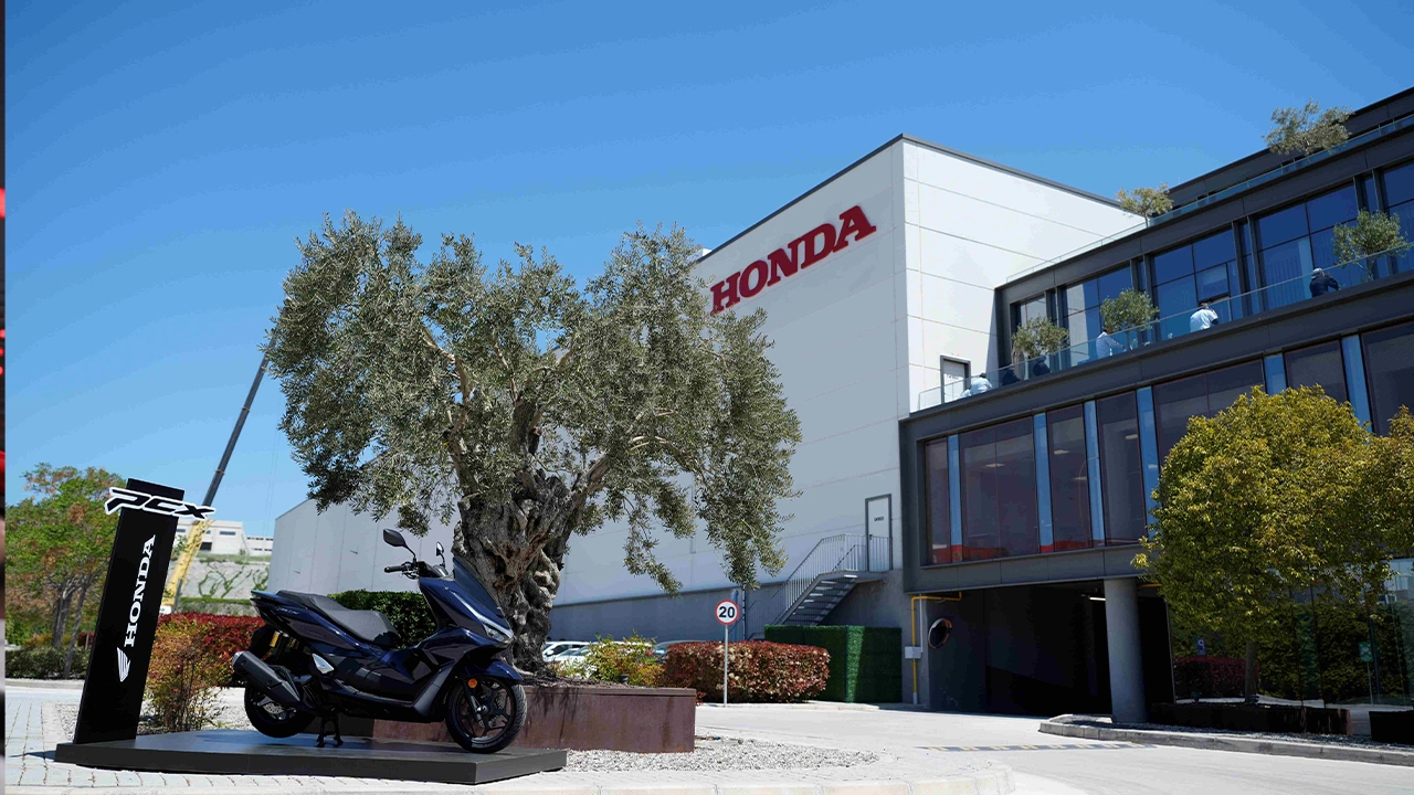 Honda Motosiklet Fabrikası İzmir Aliağa'da Üretime Başladı.