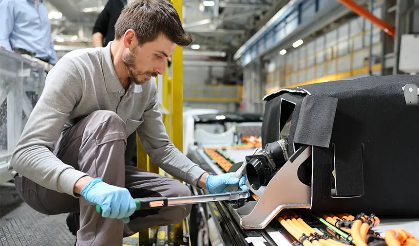 Man Ankarada elektrik otobus uretimine basladi
