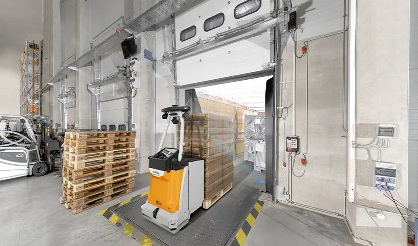 STILL AXL 15 iGo ile tir yukleme ve bosaltma sureclerini otonom hale getirdi