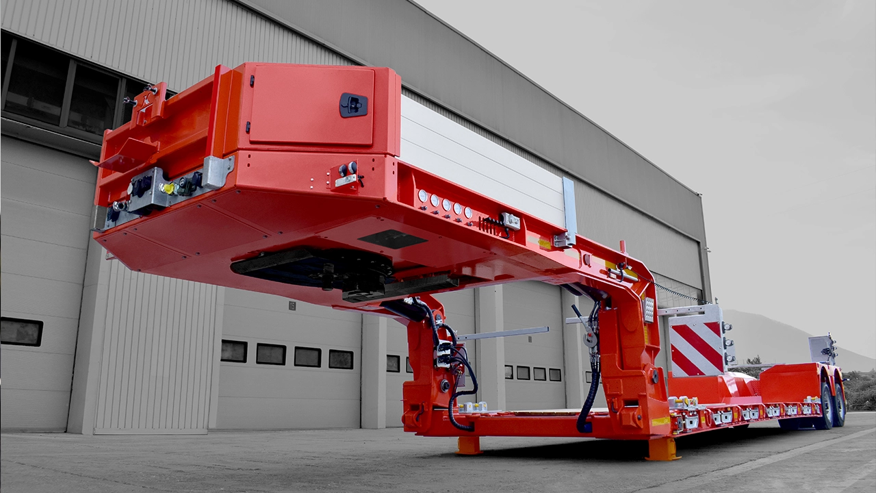 60 Derece Donen Treyler Tirsan Pendle Low Loader Sahada