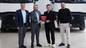 Renault Trucks, İstanbul Lojistik'e 20 adet Renault Trucks T480 çekici teslimatını gerçekleştirdi 3 Istanbul Lojistik Filosundaki Renault Trucks cekici sayisini artirdi