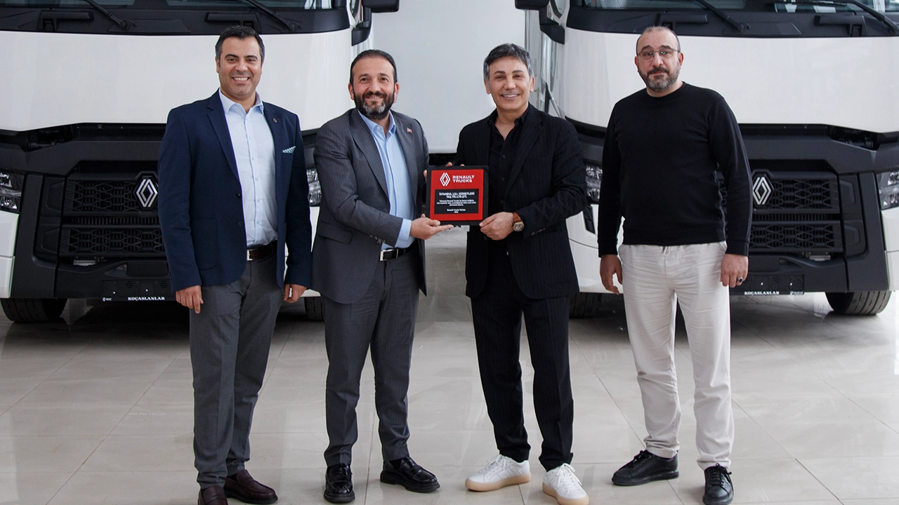 Renault Trucks, İstanbul Lojistik'e 20 adet Renault Trucks T480 çekici teslimatını gerçekleştirdi 3 Istanbul Lojistik Filosundaki Renault Trucks cekici sayisini artirdi