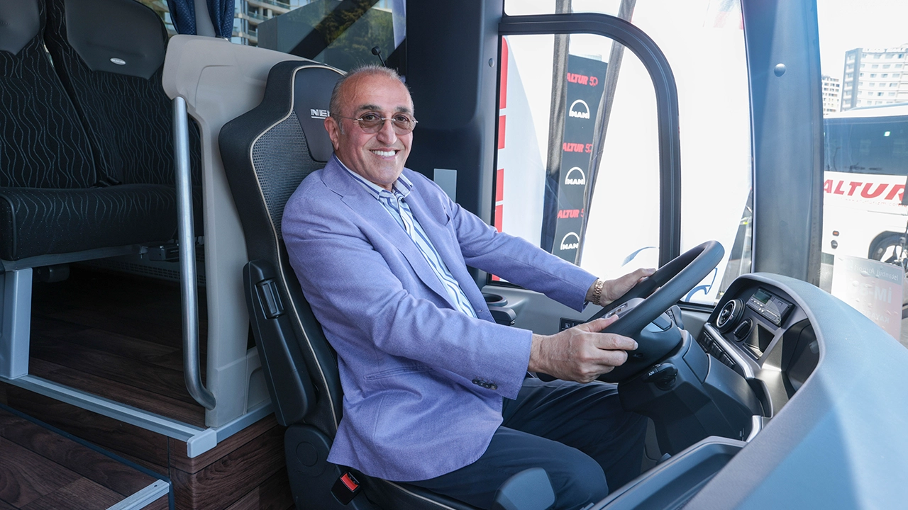 Altur, MAN ve NEOPLAN ile Filosunu Güçlendirdi 6 Abdurrahim Albayrak Direksiyonda