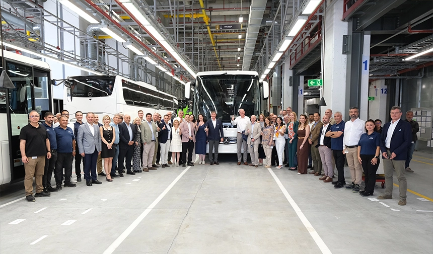 Mercedes-Benz Türk’ten Geleceğe Yatırım 3 Mercedes Benz Turk Gelecege Yatirim toplu foto