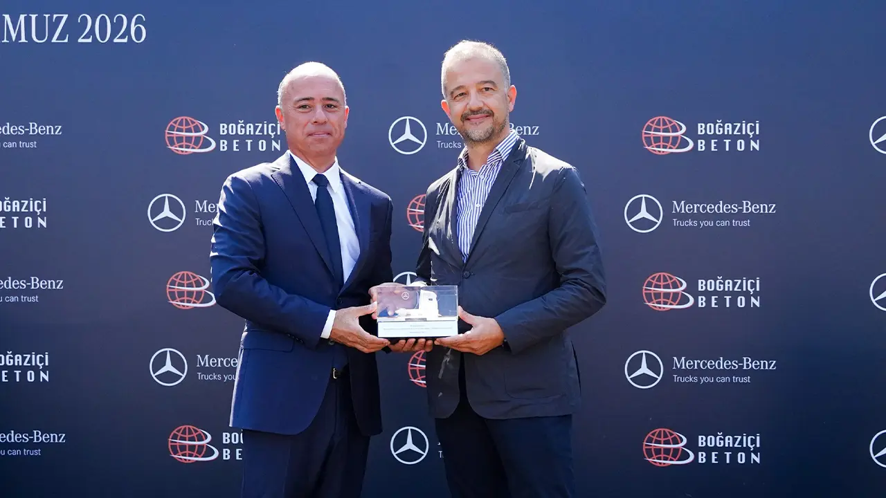 Mercedes-Benz Türk ile Boğaziçi Beton İş Birliği, 400 Araçlık Yeni Yatırımla Güçlendi 4 Mercedes Benz Turk ile Bogazici Beton Is Birligi plaket toreni