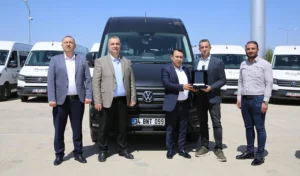 Volkswagen Ticari Araç’tan Şampiyon Turizm ve Acarsan Holding’e Crafter Teslimatı 11 Volkswagen Ticari Arac Teslimat