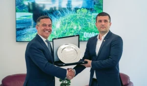 Romanya Savunma Bakanı Otokar'ın Mediaş Fabrikası'nı Ziyaret Etti 4 Romanya Savunma Bakani Otokar 3