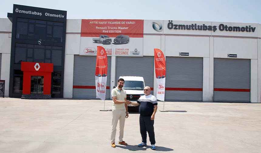 Ege Bölgesi'nin İlki: Renault Trucks Master Red EDITION ÖKN Lojistik Filosunda 8 Teslimat toreni